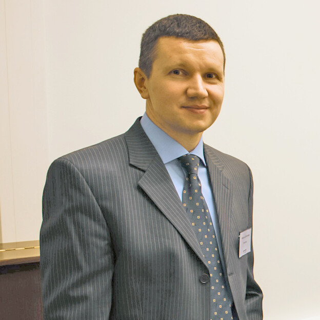 Maxim dmitriev senior lawyer konsu